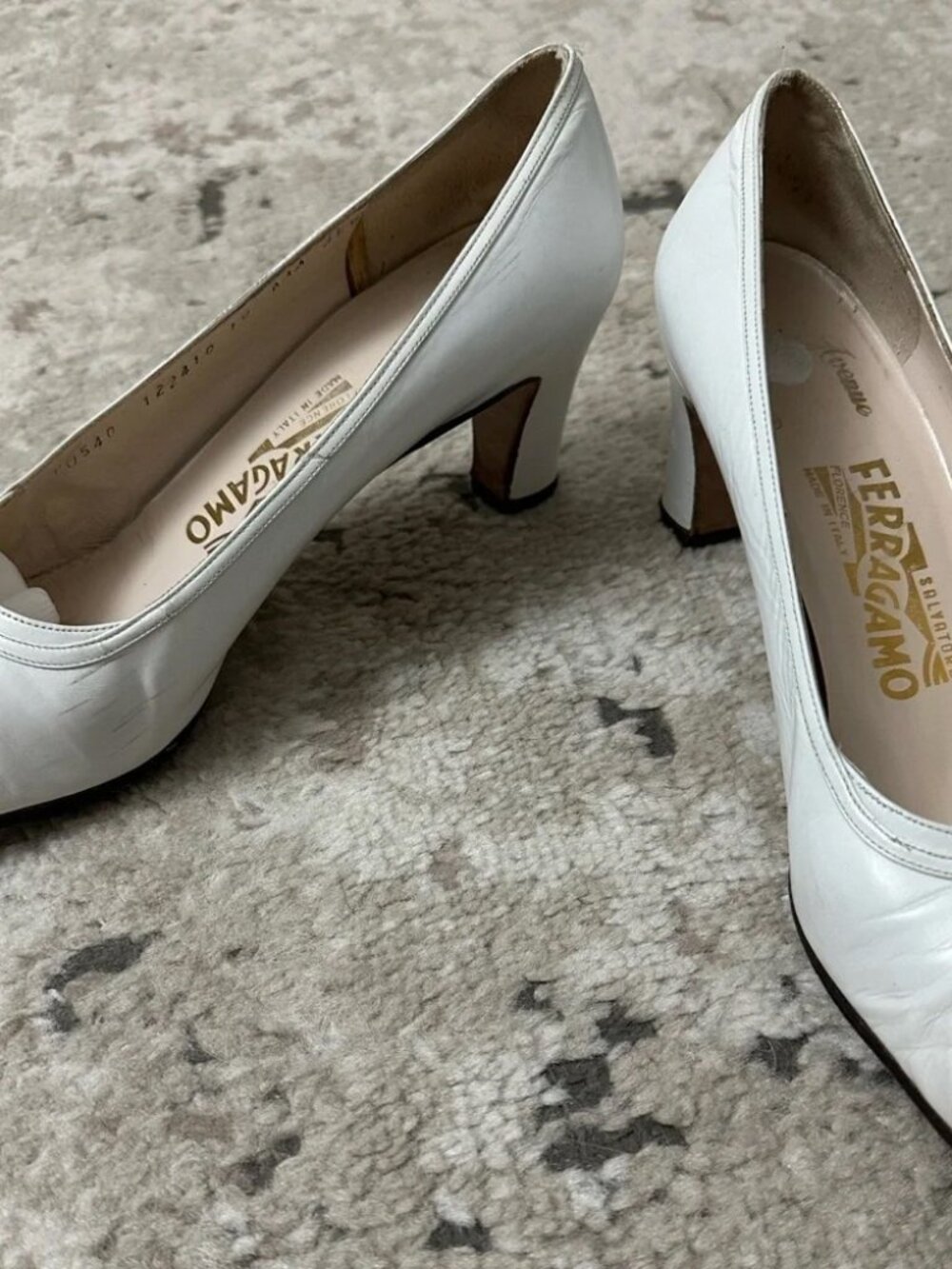 Vintage Salvatore Ferragamo White Heels - Low Kitten Heel - Retro Office Pumps - Picture 12 of 16